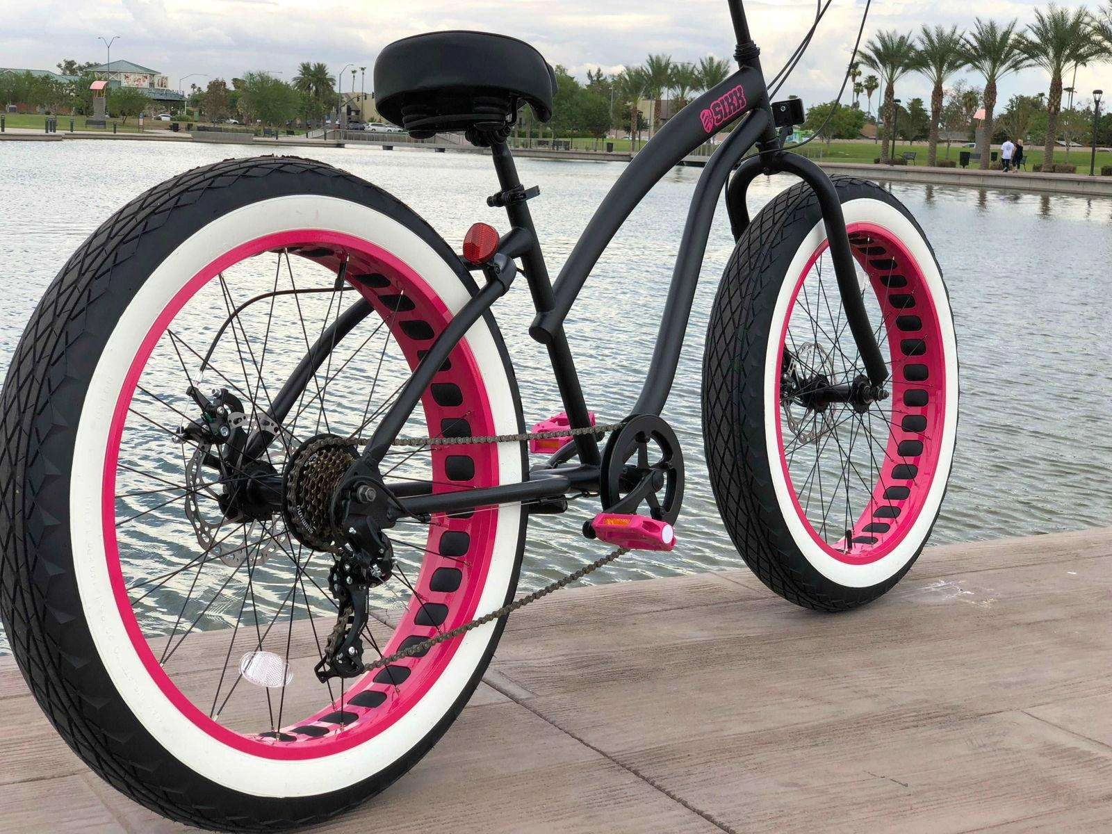 Roze UFO: Damesfiets met 7 versnellingen! Zwart frame, witte banden. Terug op voorraad!